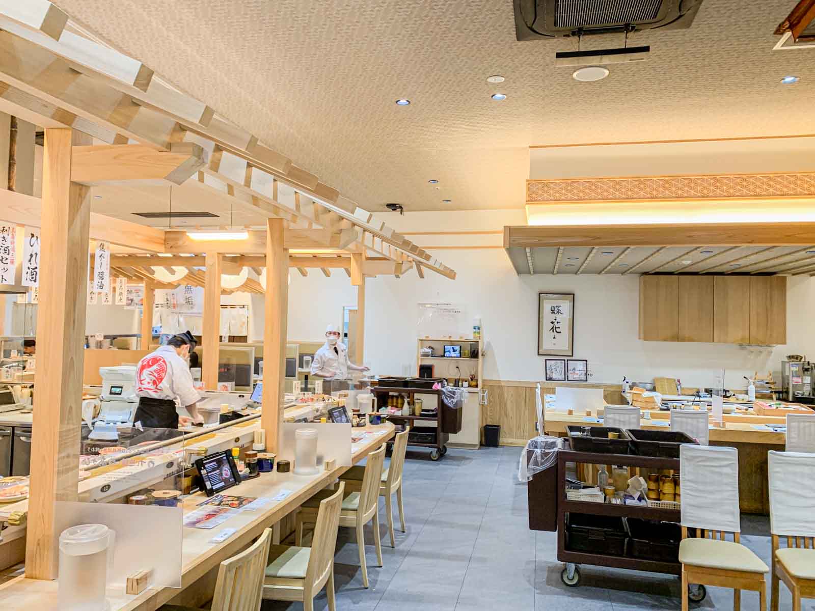 すし遊館 あさひLECTの店内