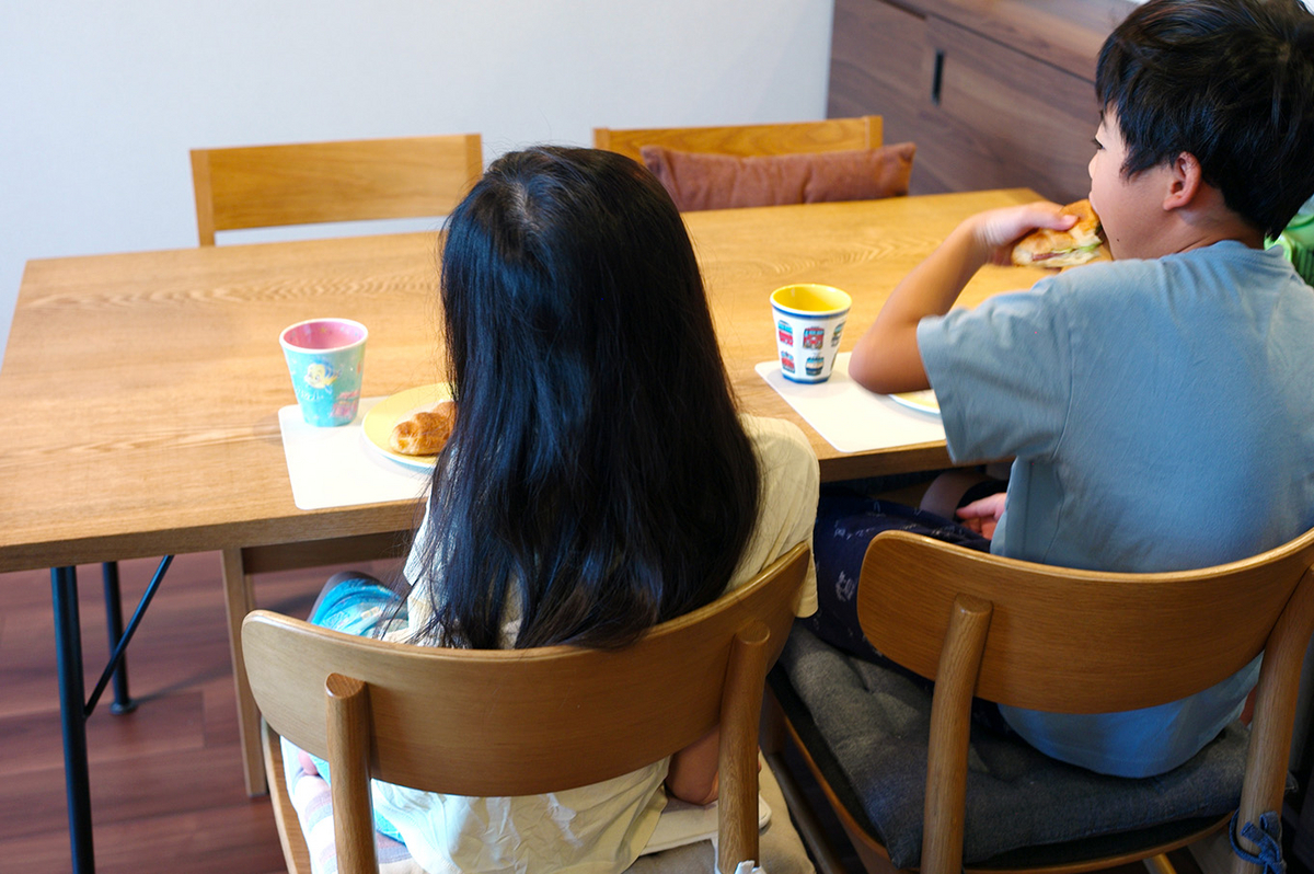 子どもたちの朝食風景