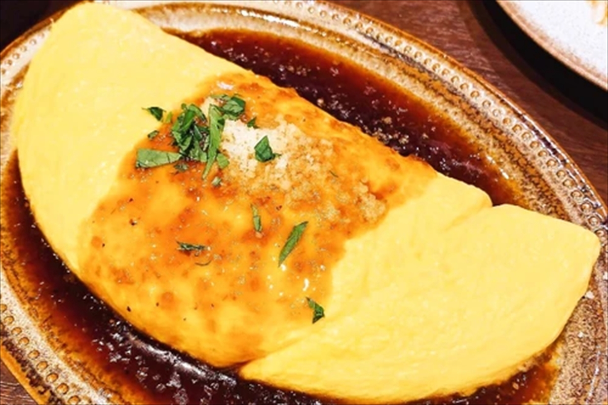 ふわふわオムレツ 黒トリュフソース 880円
