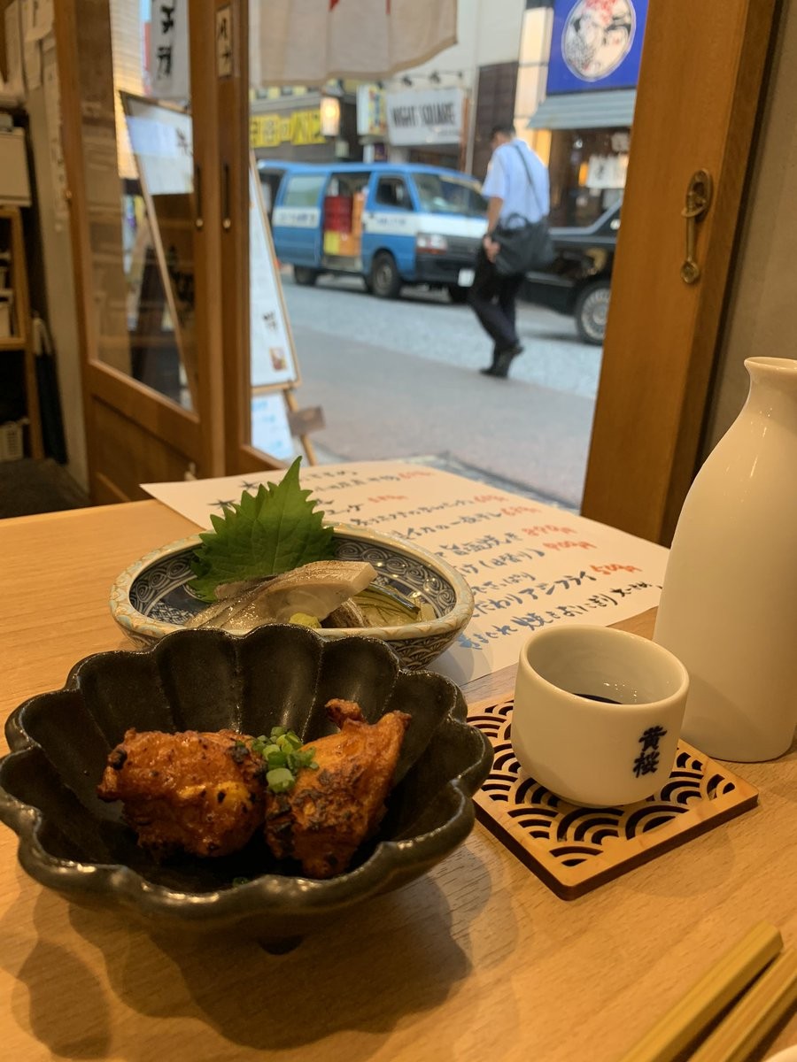 店内から外が見えるオープンな雰囲気が気に入っていたという、小田原の「魚魚屋 半兵衛」（現在は閉店）／後藤さんご提供画像