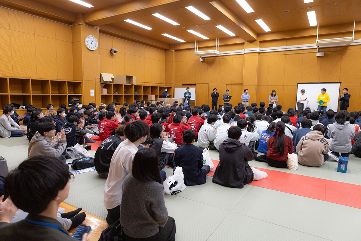 各協賛企業からのプレゼントの告知に会場がどよめく