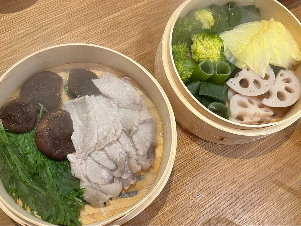 野菜や肉を蒸すだけでおかずになるので、せいろを愛用してます