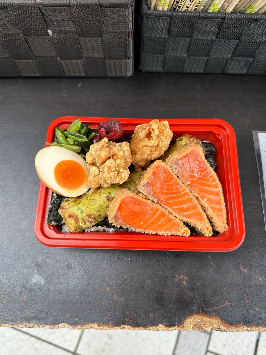 サーモンのレアカツ海苔弁当