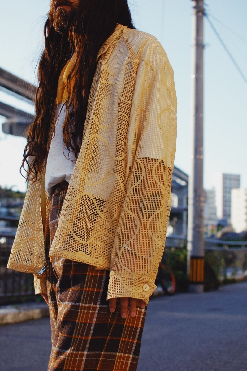 春に効くメッシュレイヤード。UNUSEDのドッグイヤージャケットにご注目