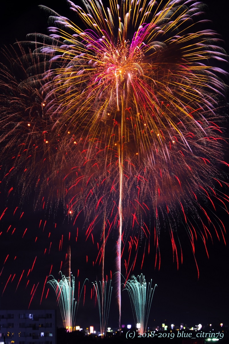 花火 圧巻 夜空に散る 北海道最大の花火大会 屋根裏カメラ基地
