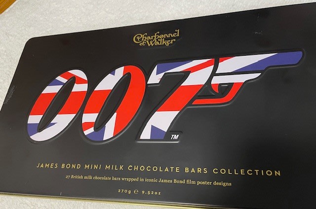 イギリスで見つけた、007のミニチョコレートバーコレクション！ - blue
