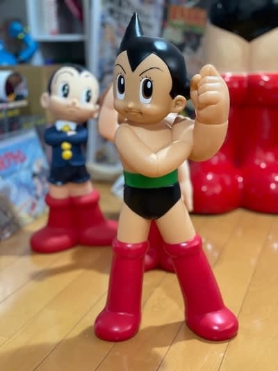 ビリケン商会の『鉄腕アトム』の巨大ソフビコレクション！ - blue deco