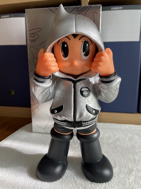 A BATHING APE x 鉄腕アトムの見事なコラボフィギュア！ - blue deco