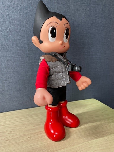鉄腕アトム フィギュア モノクロカラー デフォルメデザインに十万馬力