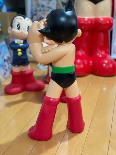 ビリケン商会の『鉄腕アトム』の巨大ソフビコレクション！ - blue deco