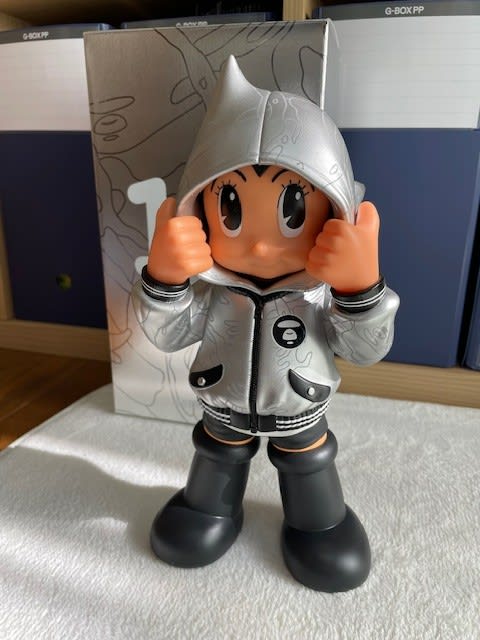 鉄腕アトム　APE コラボ 鉄腕アトム」がBAPEとコラボ、アトムになりきれるパーカーなど登場