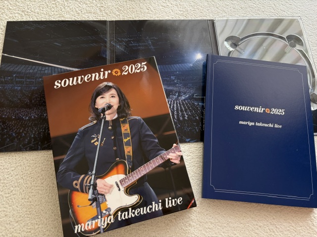 竹内まりや『souvenir 2025』、感動ライブのブルーレイ発売！ - blue