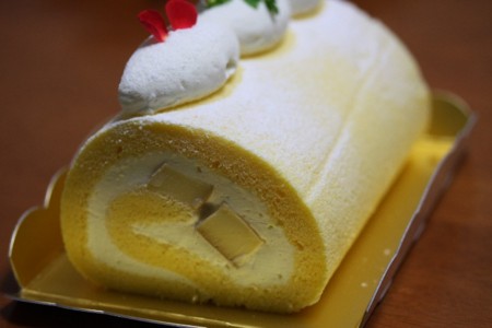 むつ大畑 ケーキ屋タックンのプリンロール Blue Sapphire