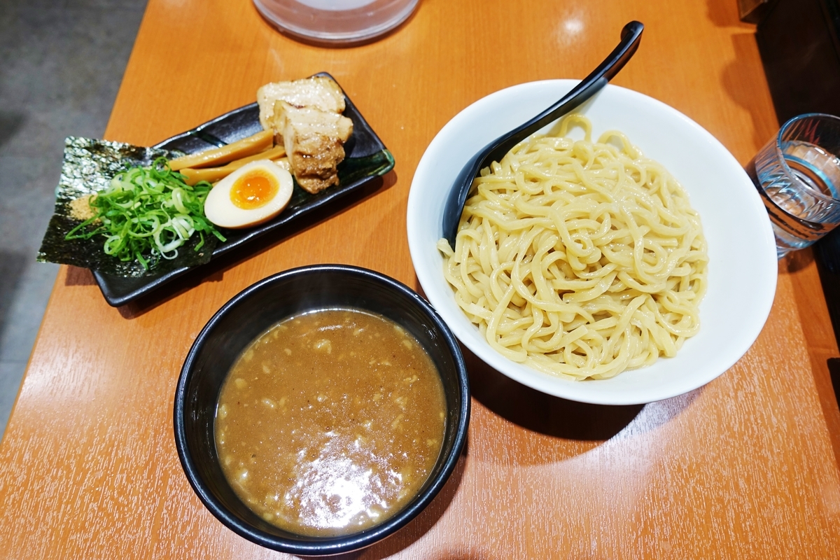 f:id:blueshark20:20191130085945j:plain