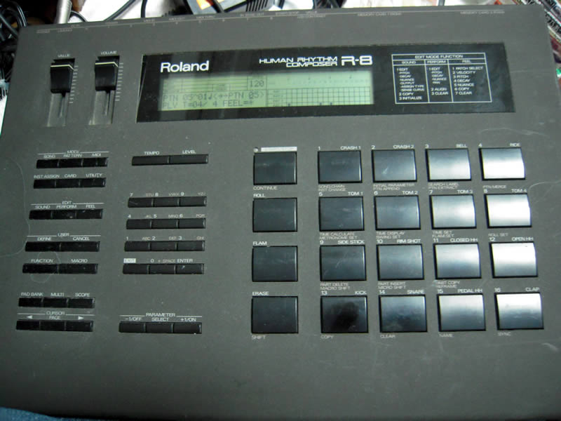 Roland r8 リズムマシン 未チェック 第2世代ドラムマシンの仇花 ROLAND R8 - だからPA屋なん
