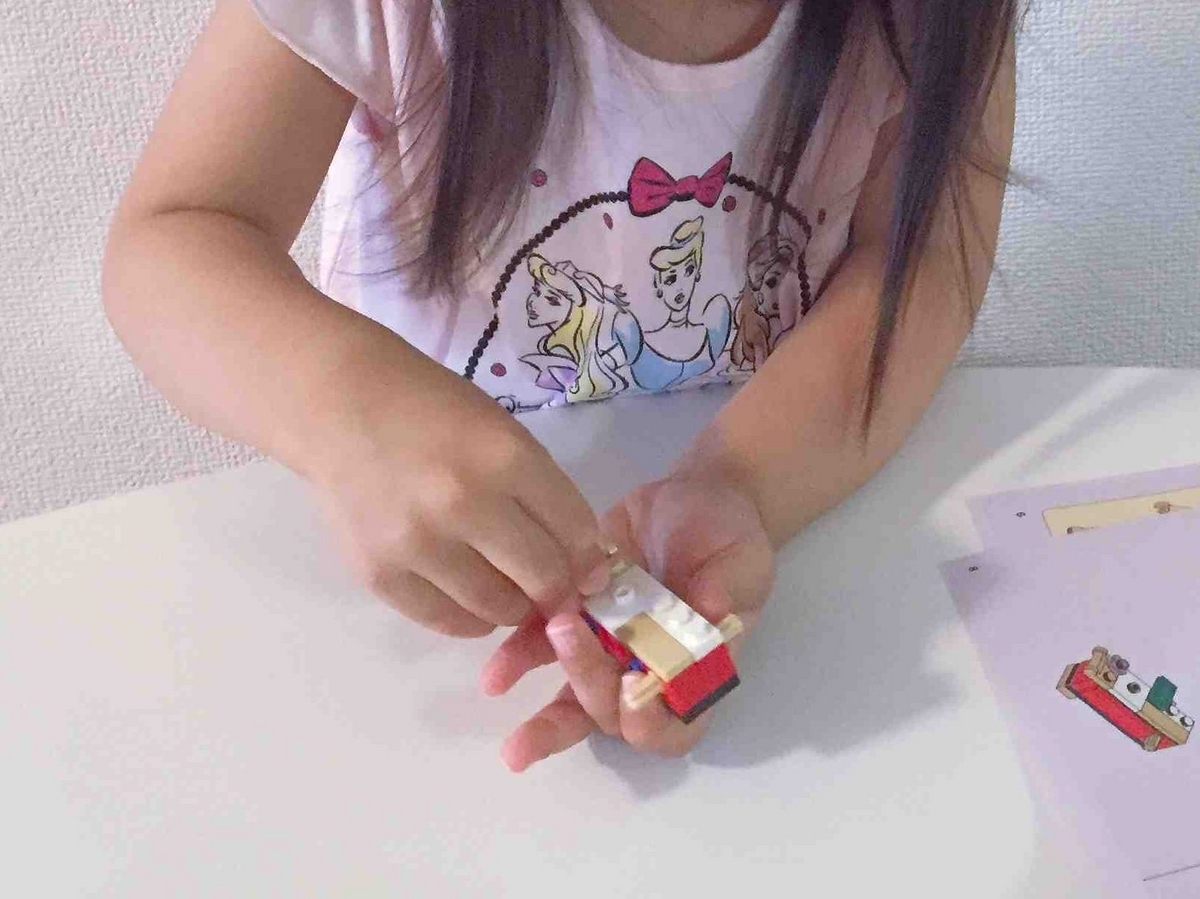 ジャスミンです レゴ フレンズ 遊園地 ジェットコースターセット 41130 で2歳の娘と