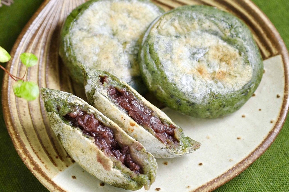 表面カリカリ！中もっちもち！まるで梅ヶ枝餅な【焼きよもぎ餅