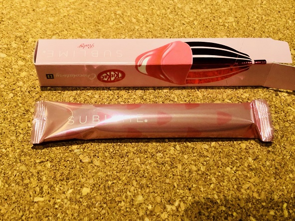 高級キットカットサブリムルビーのパッケージ中