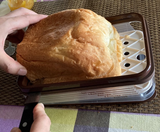 感想・ヨシカワ横切りパンスライサー】焼きたてふわパンでも綺麗に切れ