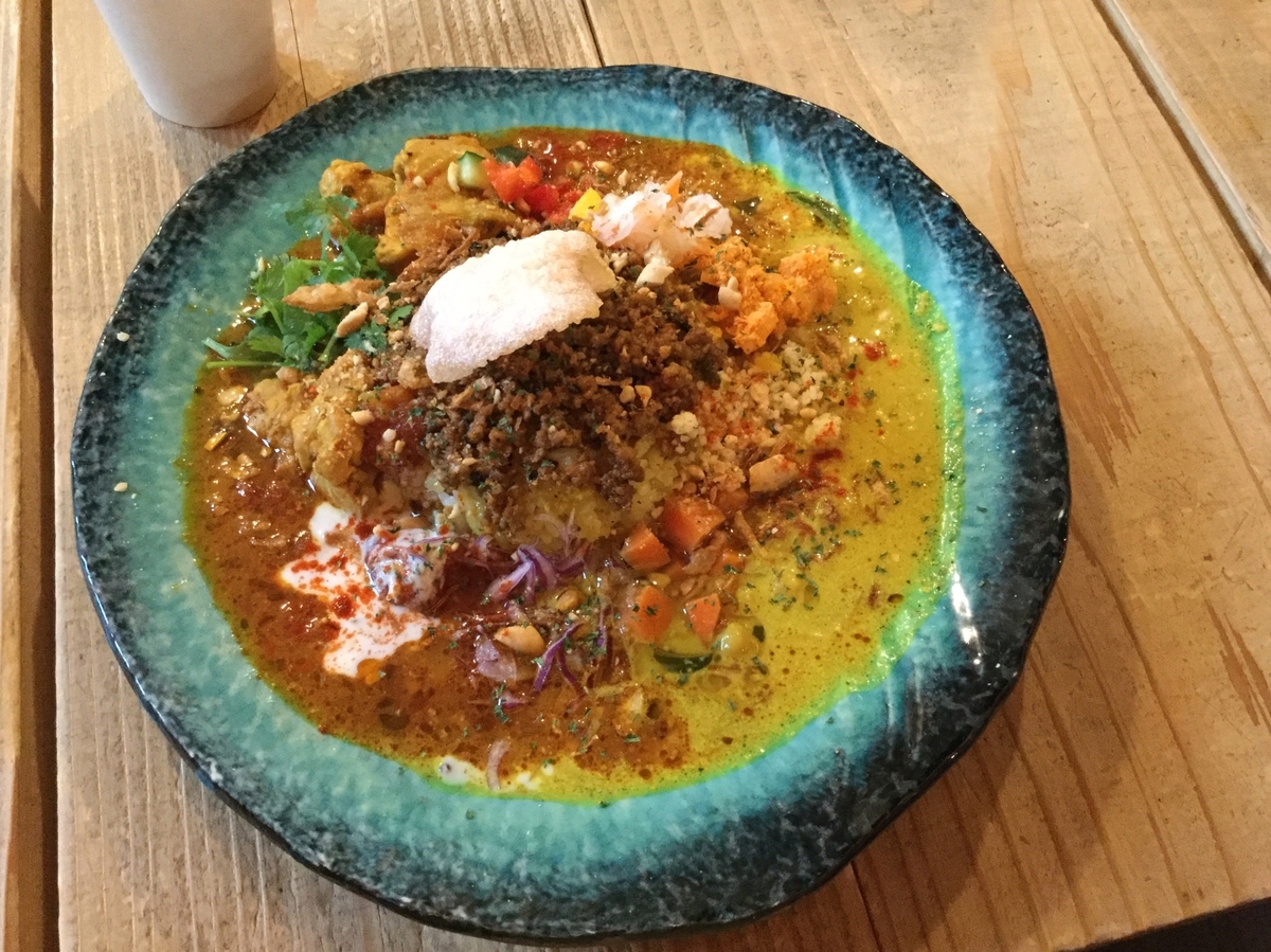 大陸カレー！器もおしゃれ