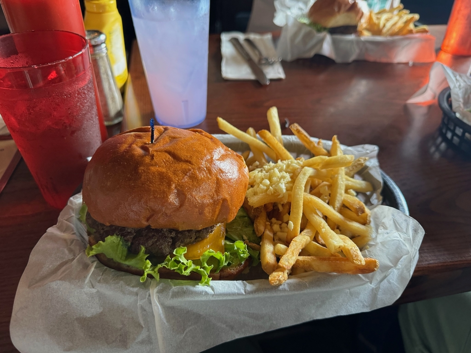 ヒロ・バーガージョイントのランチ - 空と旅と温泉と雑想と