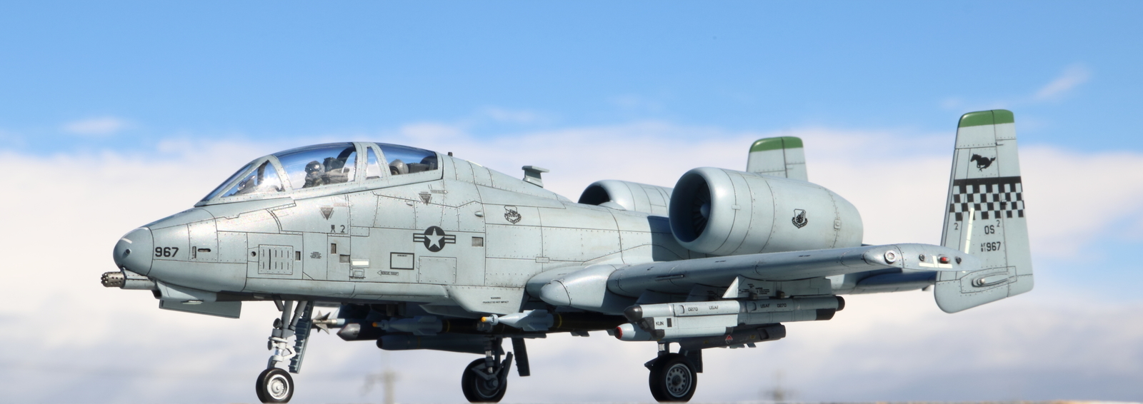 ホビーマスター 1/72 A-10A Peanut 模型 Amazon | HOBBY MASTER 1/72 A-10A サンダーボルトII Mi-8キラー