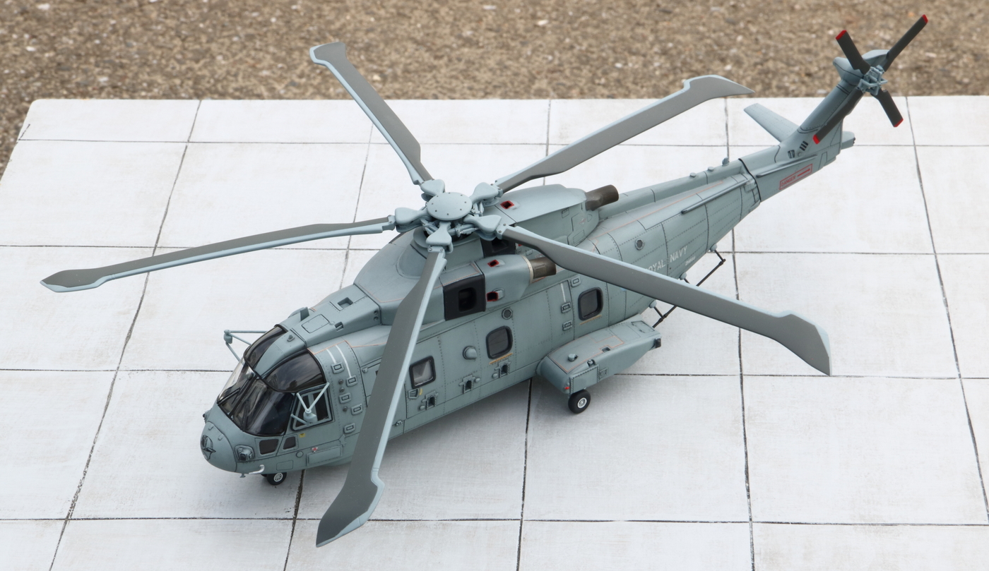 1/72 AW101 Merlin HM.2 イギリス海軍 - 俺が思うに、例えばあの子は