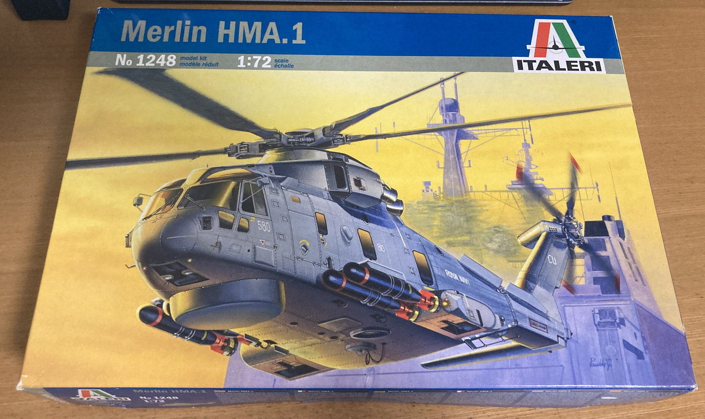 1/72 AW101 Merlin HM.2 イギリス海軍 - 俺が思うに、例えばあの子は