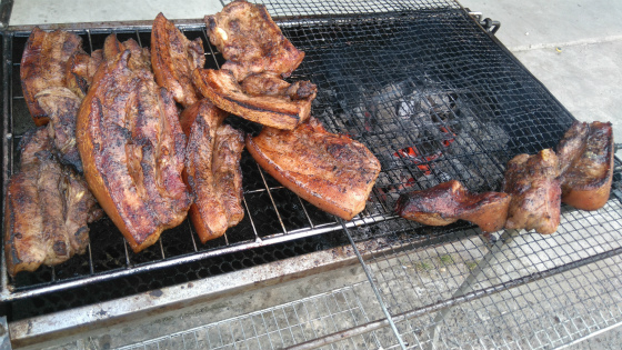 コタキナバルで食べる豚肉の三枚肉