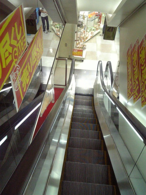 一年前のラオックスザコンの閉店風景を追憶
