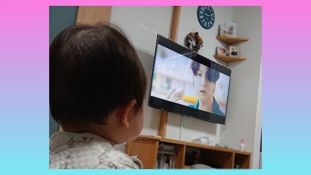 BTSに夢中な0歳児写真