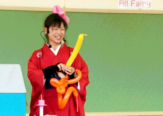 にじいろ風船師みずきのバルーンアートパフォーマンス