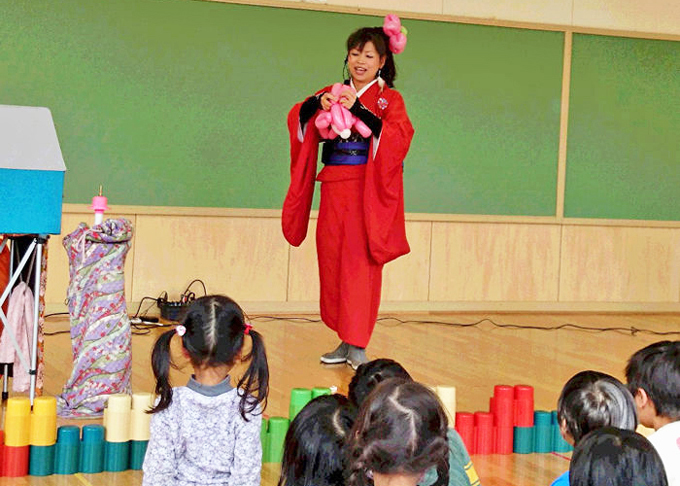 にじいろ風船師みずきのバルーンアートパフォーマンス