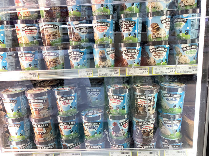 グアムのスーパーのBen&Jerry's