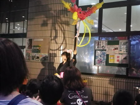 にじいろ風船師みずきのバルーンアートパフォーマンス