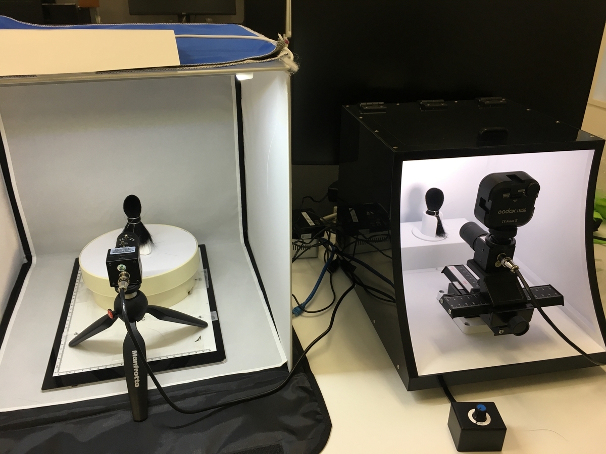 ブレインパッドが制作したプロトタイプ(左)とパートナー企業と共同制作した完成品(右)。