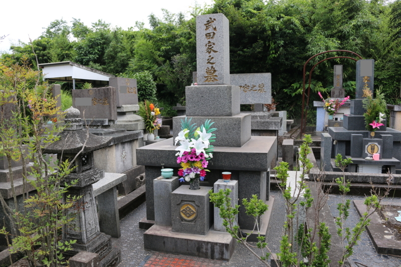 滅亡した武田氏庶流の子孫と思しき墓(寿墓地)