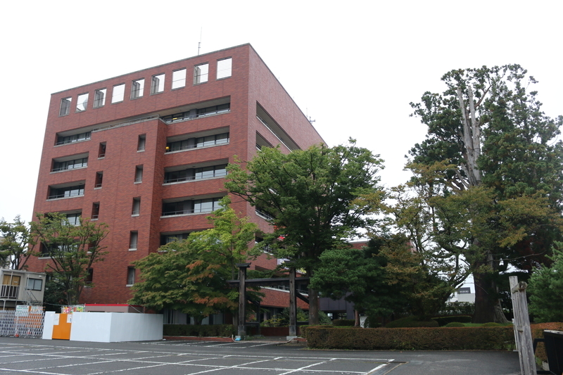 胆沢城跡の近くにある水沢城跡（奥州市役所）