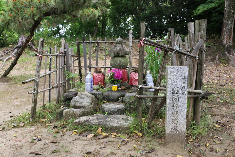 観阿弥の供養塔