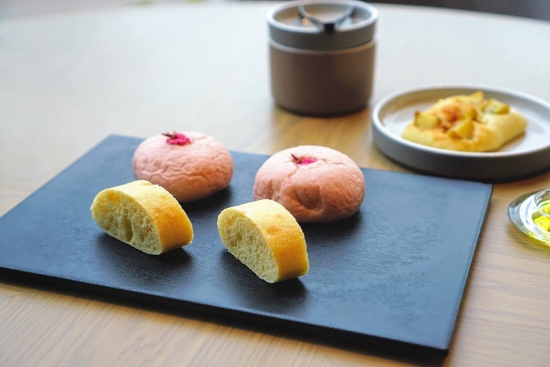 アンドトレッセのランチでおかわりOKの桜あんぱん