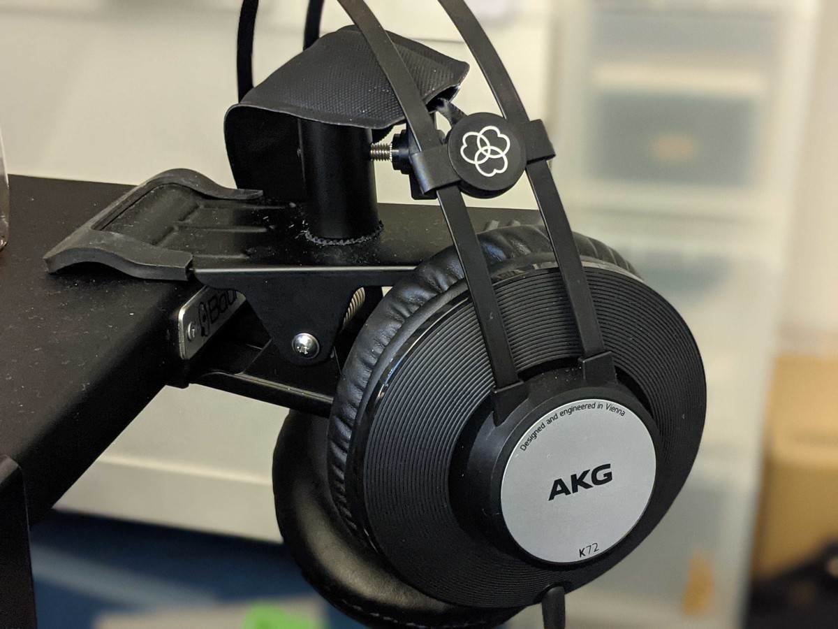 Web会議に最適なイヤホン、ヘッドホンとは？ - AKG K72 - 音味