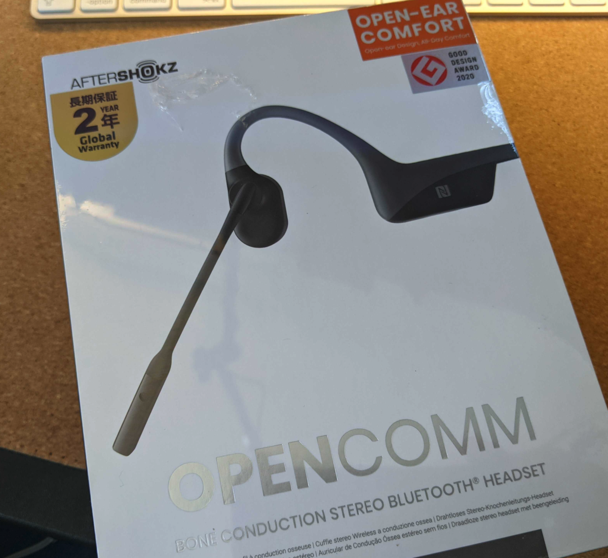 AfterShokz OpenComm レビュー: 夏場のリモート会議で快適な骨伝導