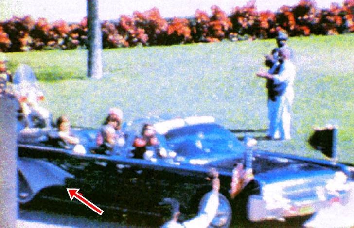 ケネディ大統領が暗殺された日 傘をさしていた男 その人が犯人 進撃のブログ