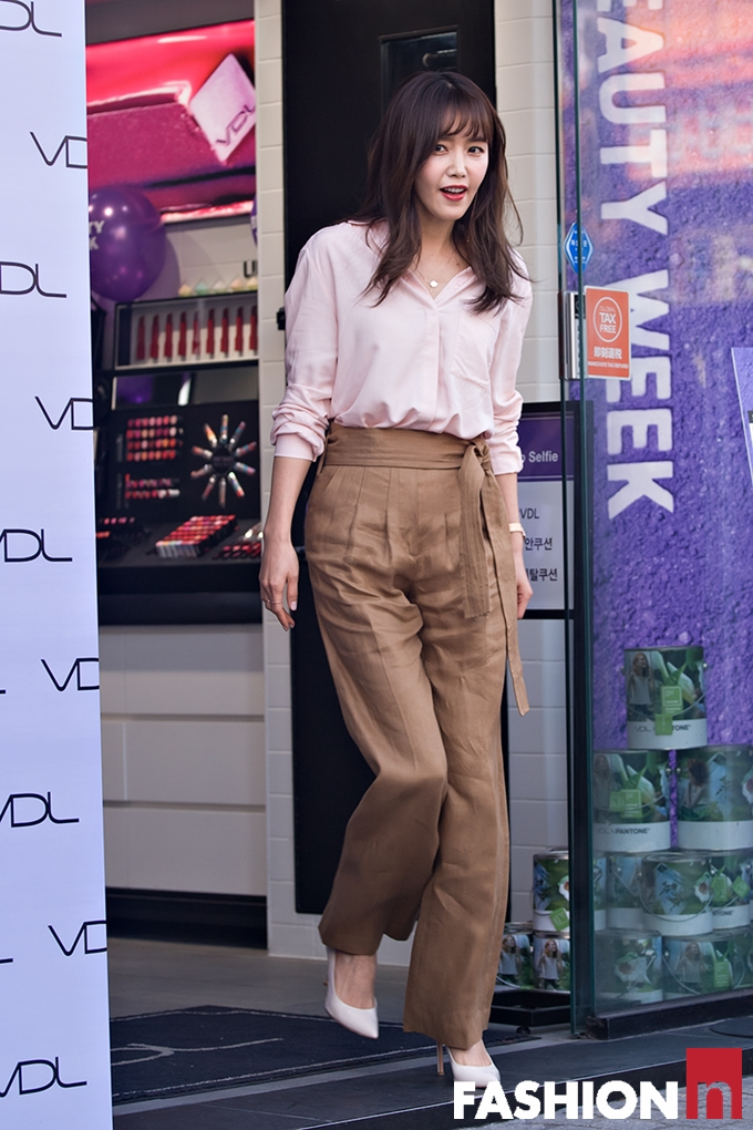 エレガントで美しい美女ファッション 変なニュース