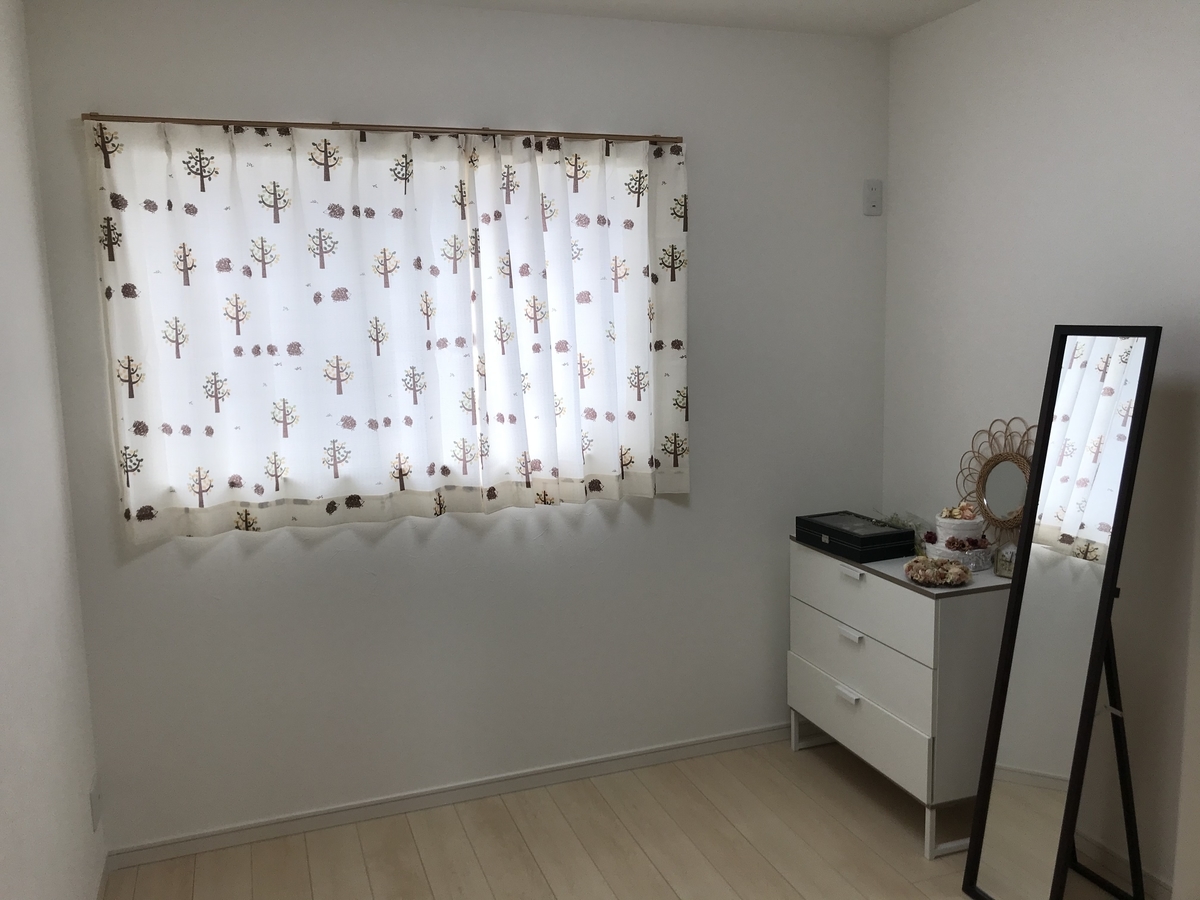 子供部屋のカーテン