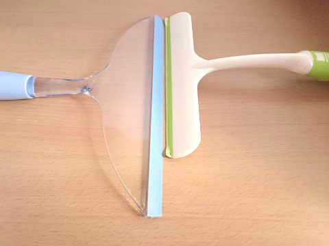 100均 ダイソーの水切りワイパー スクイジー が進化 前よりぐっと使いやすくなりました ブーさんとキリンの生活