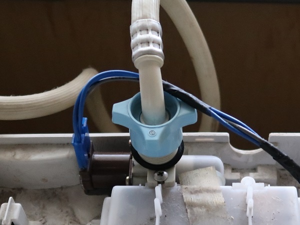 全自動洗濯機の水が止まらない 給水電磁弁を交換しました Diy ブーさんとキリンの生活 全自動洗濯機の水が止まらない 給水電磁弁を交換しました Diy ブーさんとキリンの生活