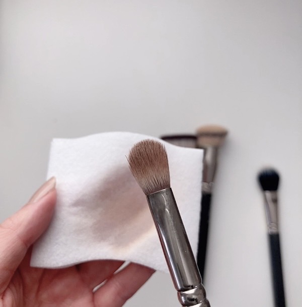 アイシャドウブラシ　洗い方　クレンザー