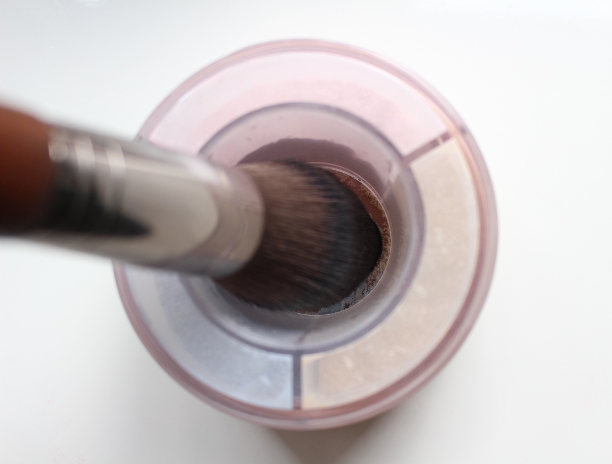 メイクアップフォーエバー フェイスパウダー 使い方