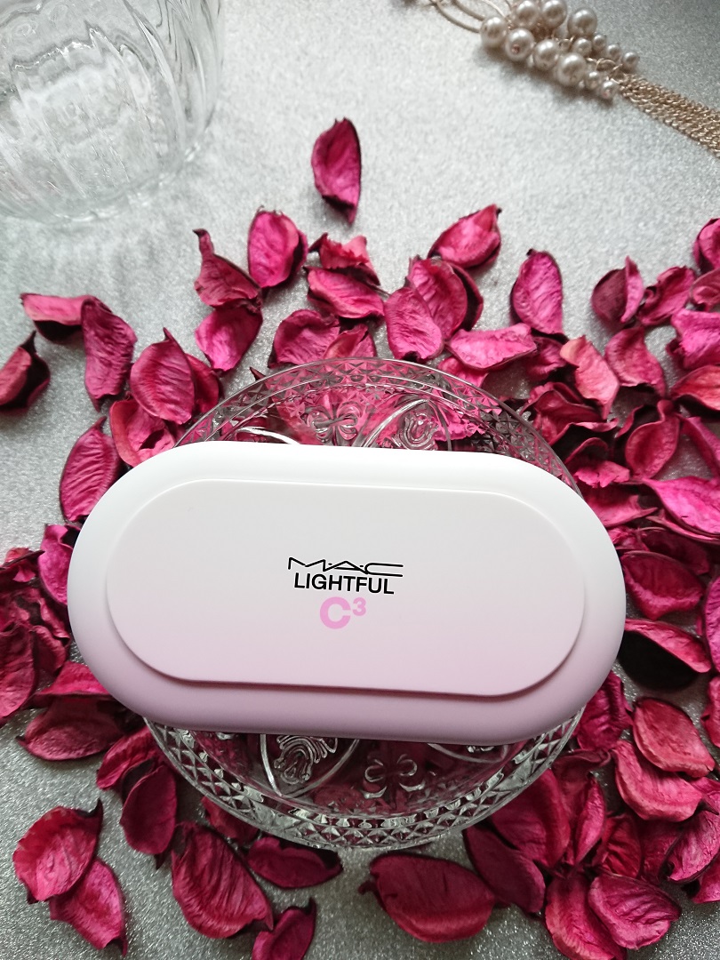 MAC ライトフル C3 ナチュラル シルクパウダーファンデーション M・A